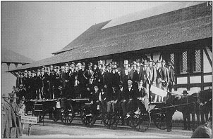 PHOTO: Demonstration of the advantages of steel track wagon roads.