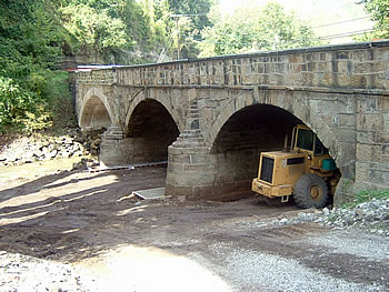 Westerly view of 3 arches of the Blaine Bridge.